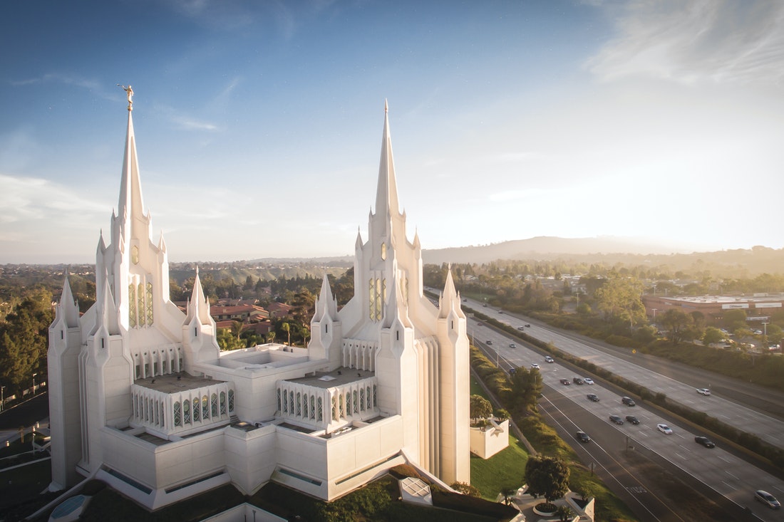 An artists rendition of a large-scale futuristic cathedral