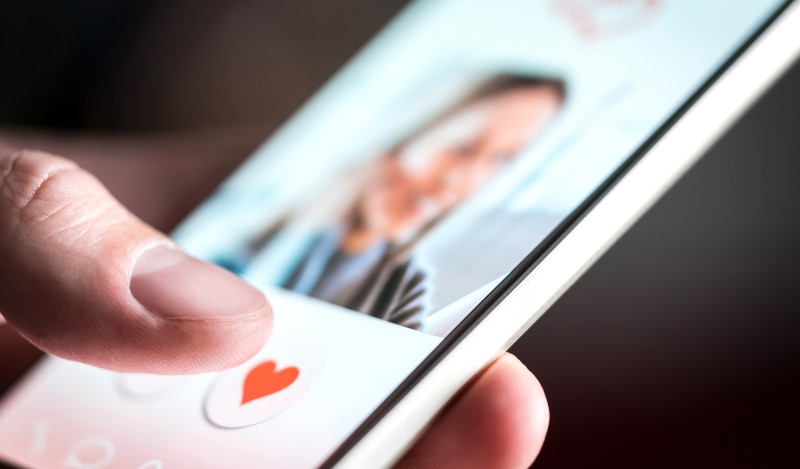 Deal-Breakers and Dating Apps: Trends Redefining Romance and Relationships in America